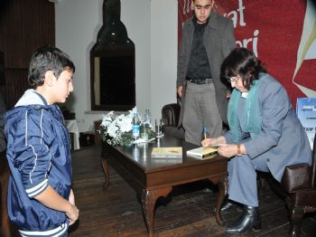 SEVINÇ ÇOKUM - Ünlü Romancı Sevinç Çokum Keçiörenlilerle Buluştu