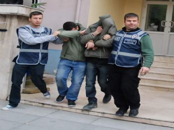 İçinde Sahibi Varken Otomobili Çalmaya Çalıştılar