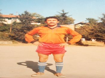 Milli Güreşçi, Kahve Köşelerinden Uzak Durmak İçin Köfte Satıyor