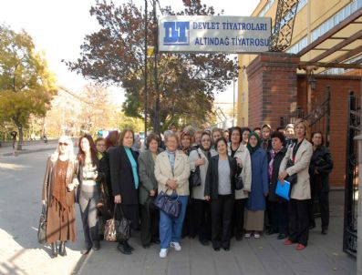 Altındağ`da Tiyatroya Gitmeyen Kadın Kalmayacak