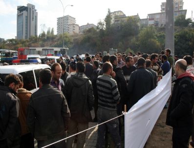 Avrupa Yakasına Geçemeyen Kurban Satıcıları E-5 Karayolunu Trafiğe Kapattı