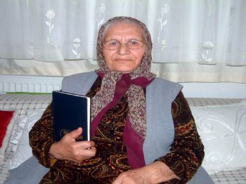 Burhaniye’de Binnaz Nineden Teröre Şiirli Tepki