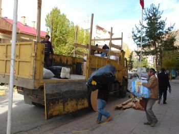 Deprem Yardım Aracı Yola Çıkıyor