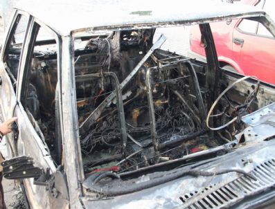 MURAT ARSLAN - Diyarbakır`da Park Halindeki Bir Araç Yandı