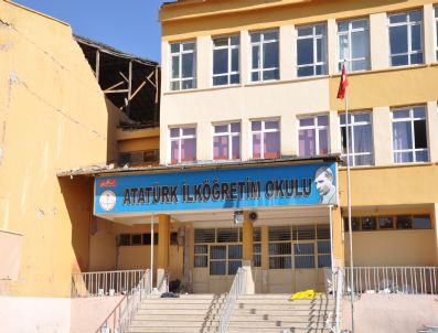 Erciş`te 146 Okuldan 53`ü Hasar Gördü