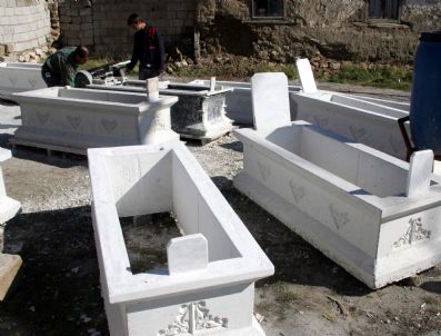 Erciş`te Mezar Taşı Ustalarına Sipariş Yağıyor