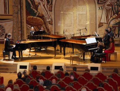 BEETHOVEN - İlişkilerinde Sorunlu 12 Ülkenin Piyanistleri Moskova’da Barış Konseri Verdi