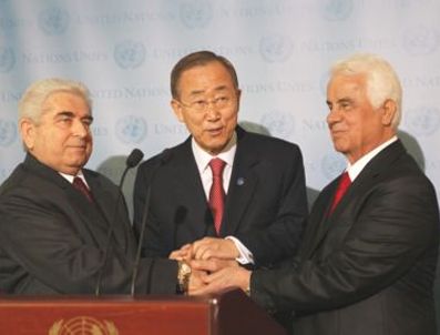 DIMITRIS HRISTOFYAS - Kıbrıs'ta çözüm umutları 2012'ye kaldı