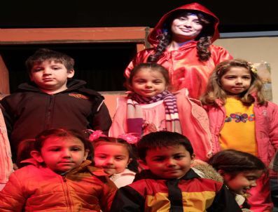 Kırmızı Başlıklı Kız İle Robin Hood, Evde Canı Sıkılan Çocuklarla Buluştu