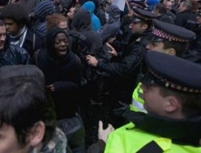 PRENSES DIANA - Londra'da protesto kiliseyi böldü