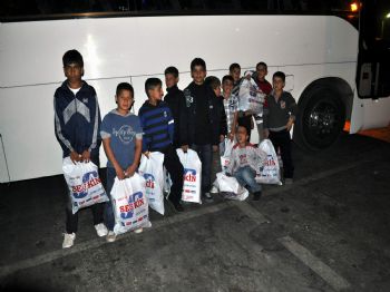 ŞÜKRÜ VURAL - Matso Depremzede Çocukları Giydirdi