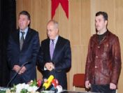 Parayı iade eden depremzedeye yardım eli