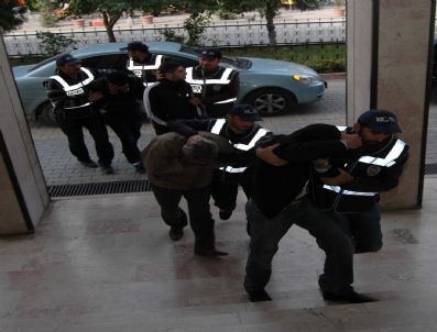 Polisten Kaçan Taksici, 5 Kişi İle Uyuşturucudan Gözaltına Alındı