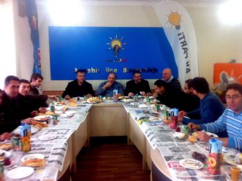 MUSTAFA BALOĞLU - Ak Parti Akşehir Gençlik Kollarından Kahvaltı