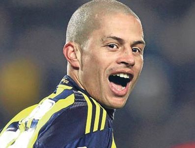 Alex trafik kazası geçirdi