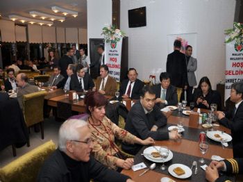 ŞÜKRÜ ÖZCAN - Malatya`daki Misafirlere Gala Yemeği