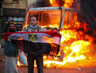 Tahrir savaş alanına döndü