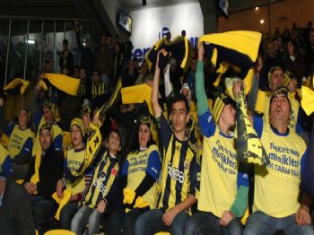 MUSTAFA KARA - Üsküdar Belediyesi`nin ``iyi Taraftar” Projesi Çocukları Sevindirdi