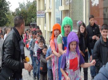 ALTAN ERKEKLİ - Altan Erkekli Tiyatrosu Erzin’de