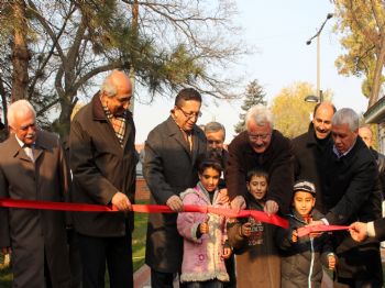 VEYSEL TIRYAKI - Başkentte Üç İlçenin Sınırındaki Parkın Açılışı İki Başkanı Bir Araya Getirdi
