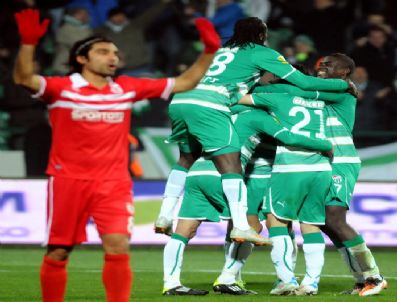 Bursaspor 5 hafta  sonra kazanabildi