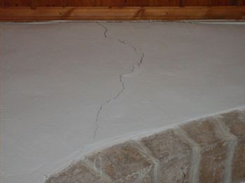 Camideki Çatlaklar Korkutuyor