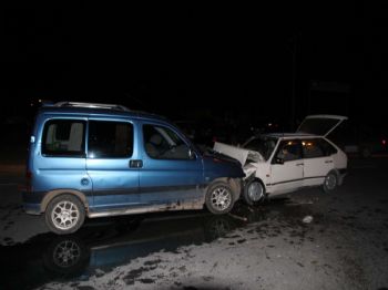 Erzincan’da Trafik Kazası: 6 Yaralı
