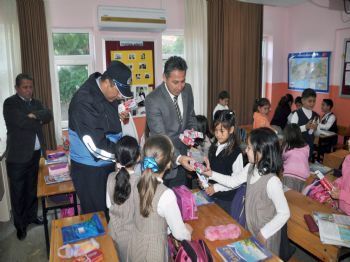 YUNUS NADI - Fethiye Belediyesi Öğrencilere 10 Bin Diş Fırçası Dağıttı
