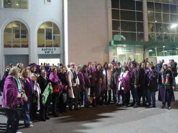``kadına Yönelik Şiddete Hayır`` Gününü Maç İzleyerek Kutladılar