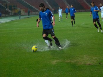 Kamil Ocak Stadı Göle Döndü