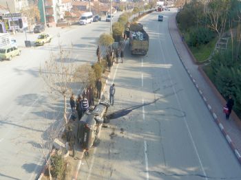 Kamyona Çarpan Otomobil Hurdaya Döndü: 1 Yaralı