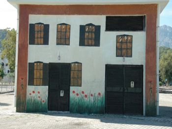 MUSTAFA GÜL - Kemer`de Trafolar Resimlerle Kaplandı