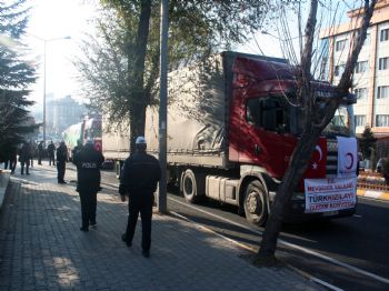 VURAL DEMIRTAŞ - Nevşehir’den Van’a 3 Tır Yardım