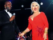 Pascal'dan Emel Sayın'a evlenme teklifi!