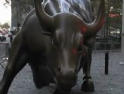 Protestocular, Wall Street'in simgesini hedef aldı