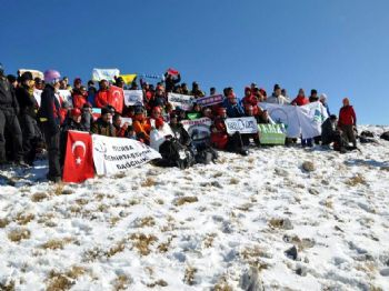 Türkiye`nin En Büyük Dağcılık Faaliyetinde Zirvede Şehitleri Andılar
