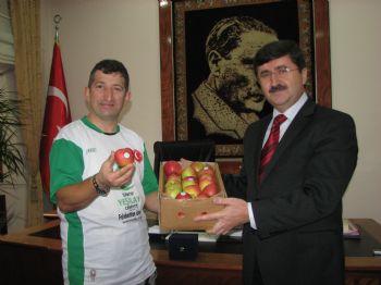 CELIL ÖZ - Yeşilaycı Gezgine Elma Dopingi