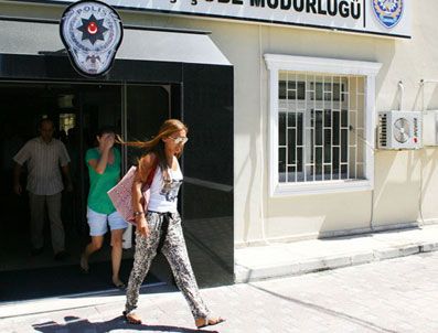 AKALAN - Demet Akalın'ın evini soyanlar yandı