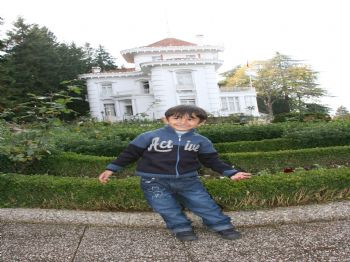 Depremzede Oğuz Can ve Ailesi, Trabzonspor`un Daveti Üzerine Trabzon’a Geldi