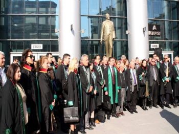 Eskişehir Barosu Yöneticileri ve Üyeleri Arabuluculuk Yasa Tasarısını Protesto Ettiler