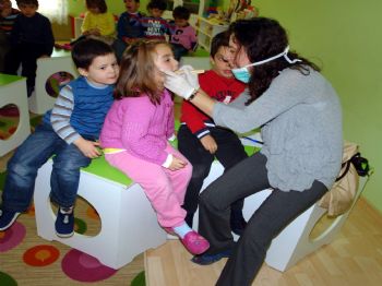 Kreş Öğrencileri Diş Muayenesinden Geçirildi