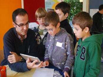 Matematik Yarışmasında Başarılı Olan Öğrencilere İpad Verildi