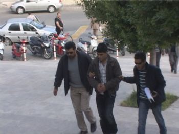 Otel Deposunu Soyan Hırsızlar Kıskıvrak Yakalandı