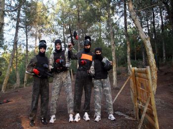 FABIAN ERNST - Beşiktaş`ta Futbolcular Paintball Oynadı