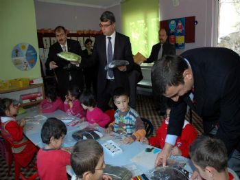 OSMAN HACıBEKTAŞOĞLU - Bucak`ta Öğrencilere Eşofman Dağıtıldı