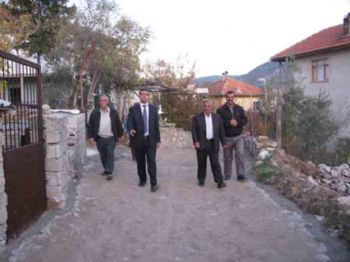 Bucak`ta Yol Yapım Çalışmaları Devam Ediyor