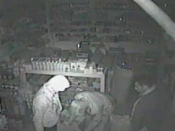 Market Hırsızları Güvenlik Kamerasına Yakalandı