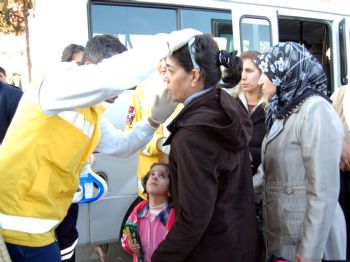 Yolcu Minibüsü Tır`a Çarptı: 5 Yaralı