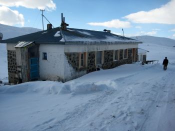 2004 Depreminde Evleri Yıkılanlar Devletten Konut İstedi