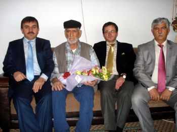 AHMET ÖZTÜRK - 92 Yaşındaki Emekli Öğretmene Ziyaret